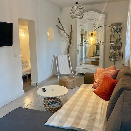 Au Pied Du Luberon Apartman Pertuis Kültér fotó