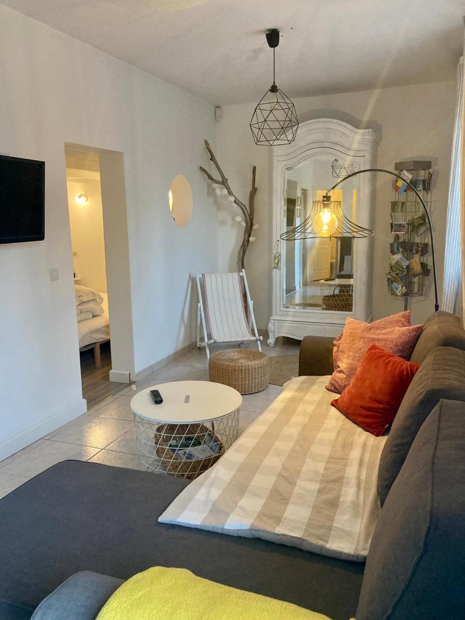 Au Pied Du Luberon Apartman Pertuis Kültér fotó