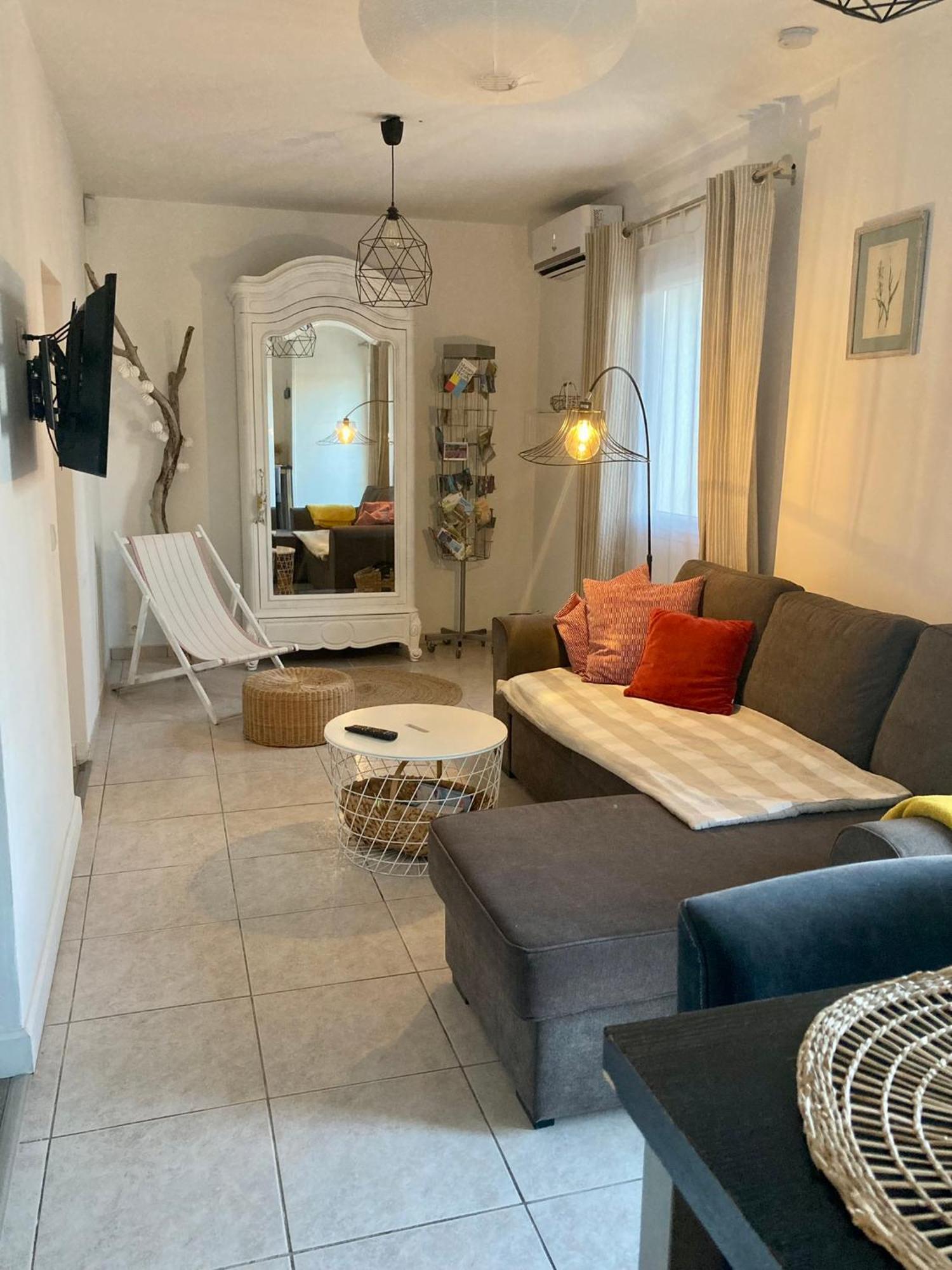 Au Pied Du Luberon Apartman Pertuis Kültér fotó