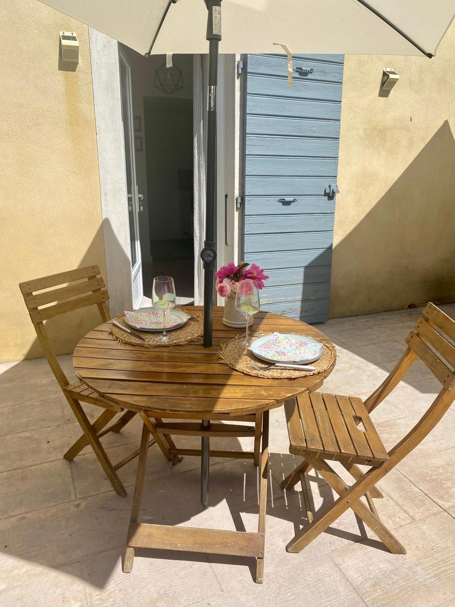 Au Pied Du Luberon Apartman Pertuis Kültér fotó