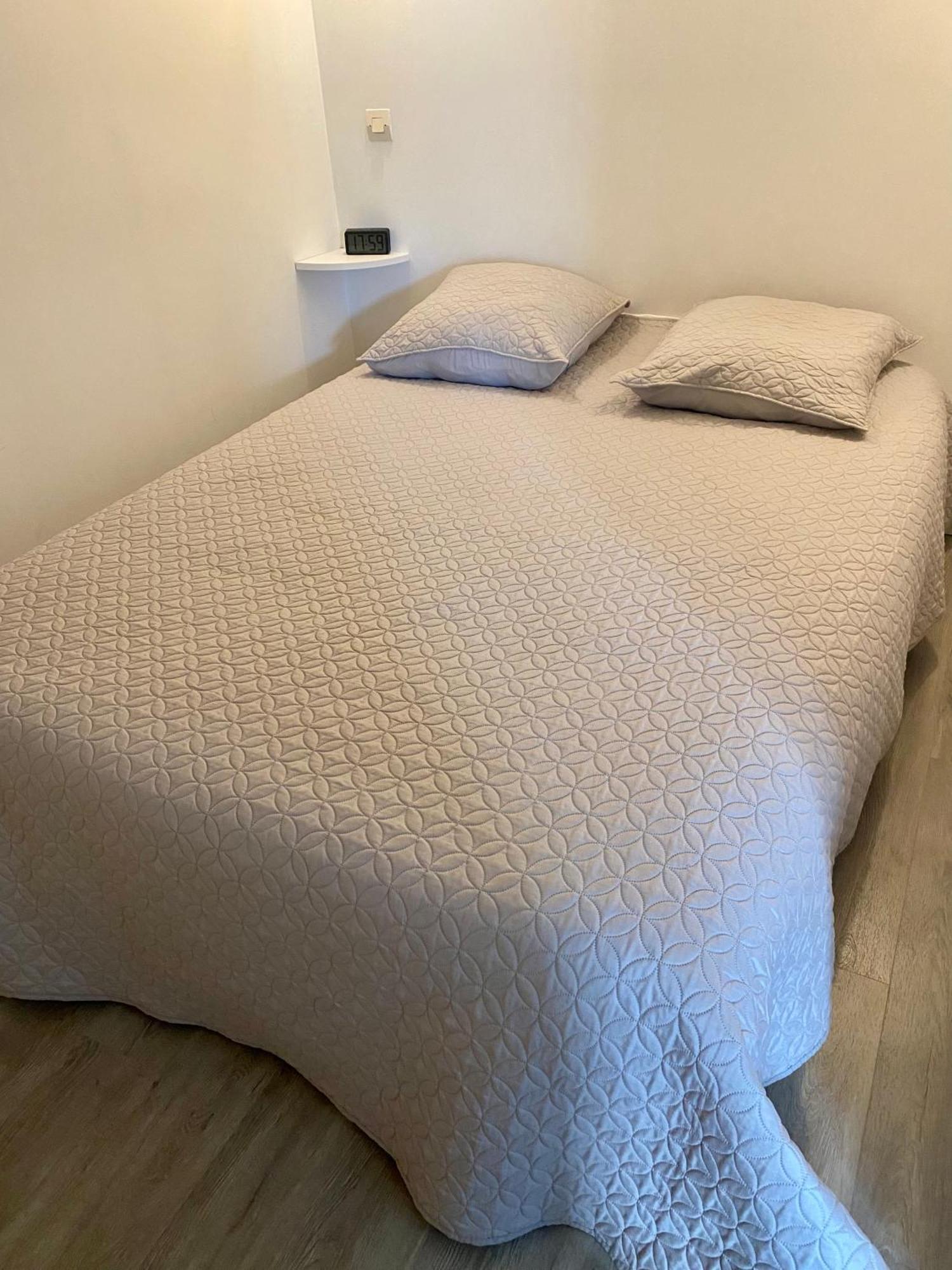 Au Pied Du Luberon Apartman Pertuis Kültér fotó