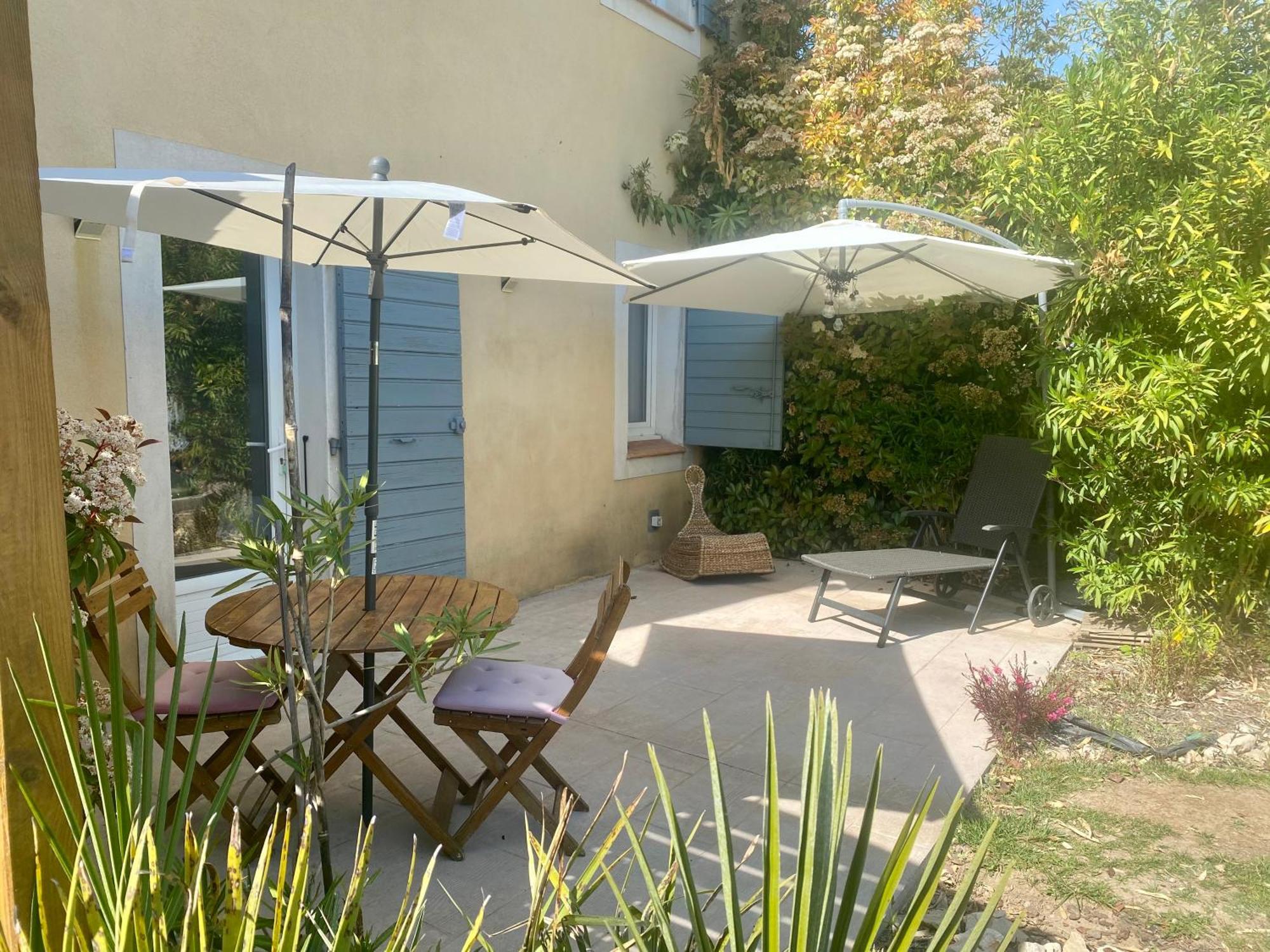 Au Pied Du Luberon Apartman Pertuis Kültér fotó