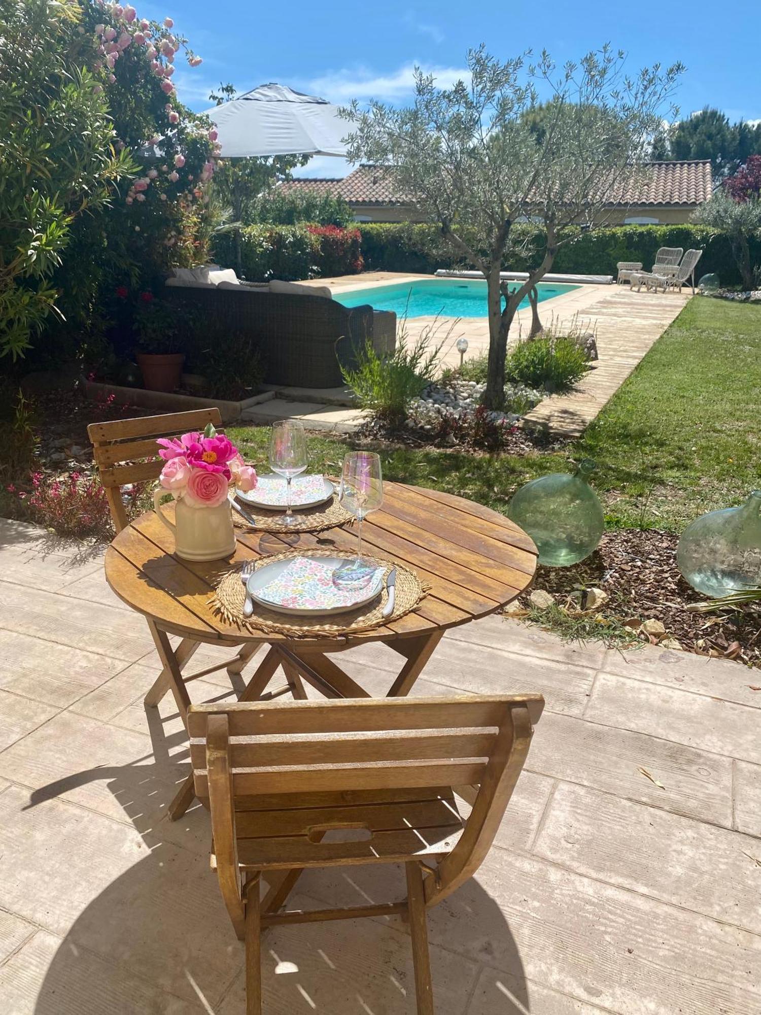 Au Pied Du Luberon Apartman Pertuis Kültér fotó
