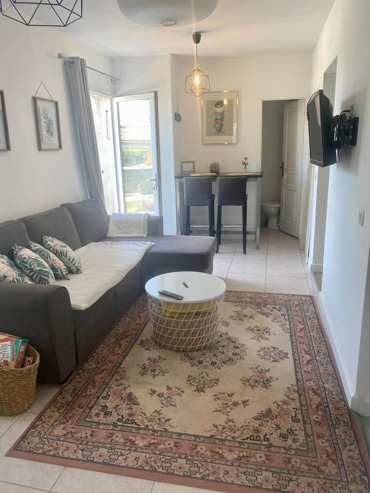 Au Pied Du Luberon Apartman Pertuis Kültér fotó