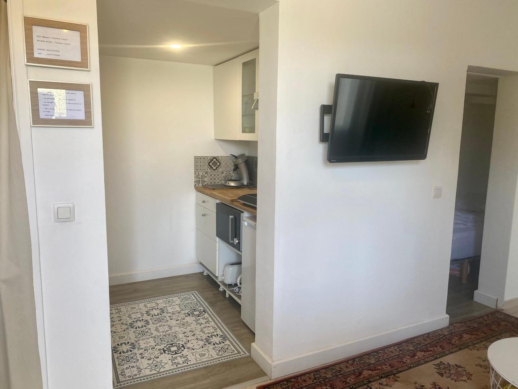 Au Pied Du Luberon Apartman Pertuis Kültér fotó