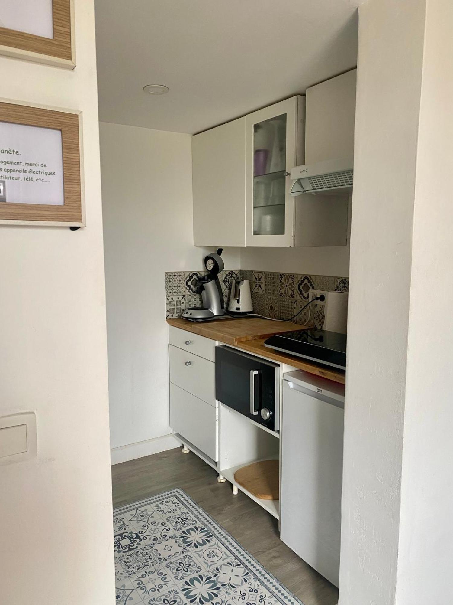 Au Pied Du Luberon Apartman Pertuis Kültér fotó